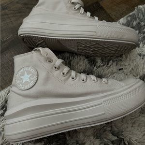Chuck Taylor All Star Move Platform women’s 8.5